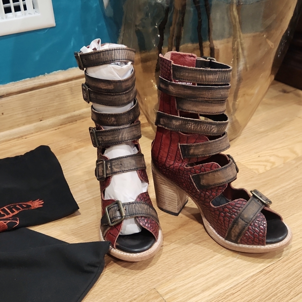 FREEBIRD SANDALS